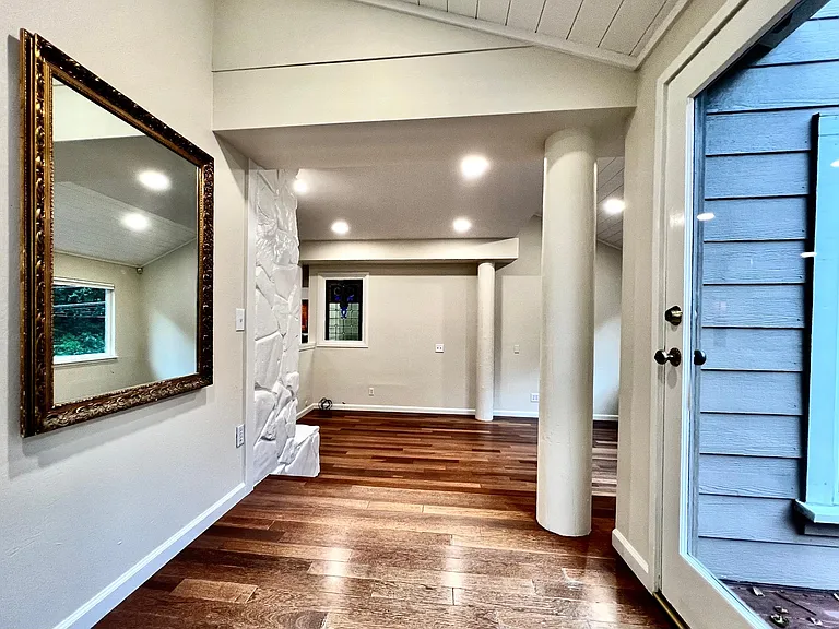 7765 Claremont Ave — Photo 14