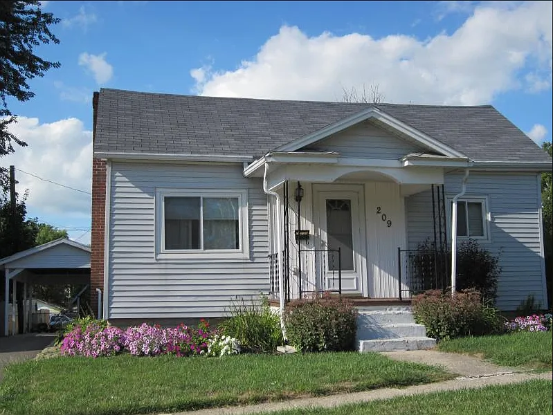 209 Spring Ave photo 1