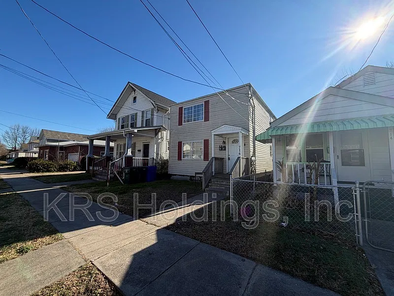 2 bed, 1.0 bath, 840 sqft, $1,050 — Photo 1