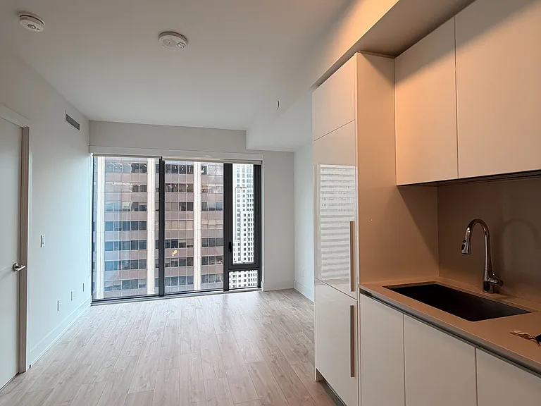 8 Cumberland St #3604 — Photo 9