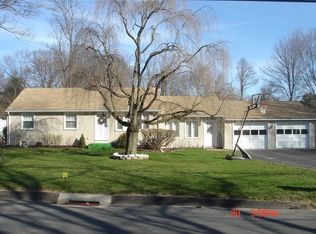 2 Knollwood Rd, Farmington, CT 06032