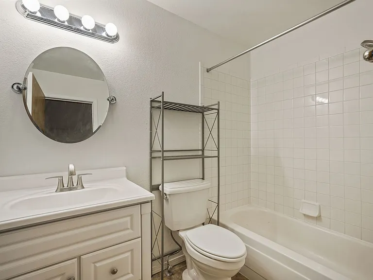 7941 Lexington Park Dr — Photo 14