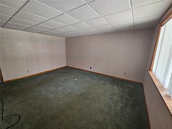 4th image of 326 Riverside Dr