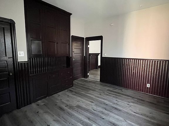 3rd image of 1611 Dyre St Floor 1