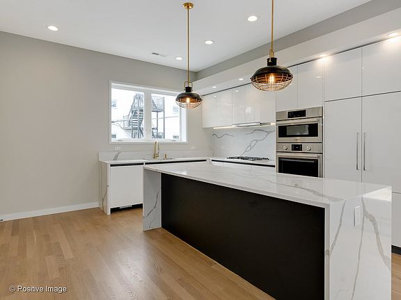3rd image of 2230 N Seeley Ave #2N
