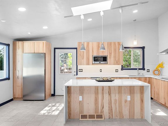 3rd image of 8866 Estes Street