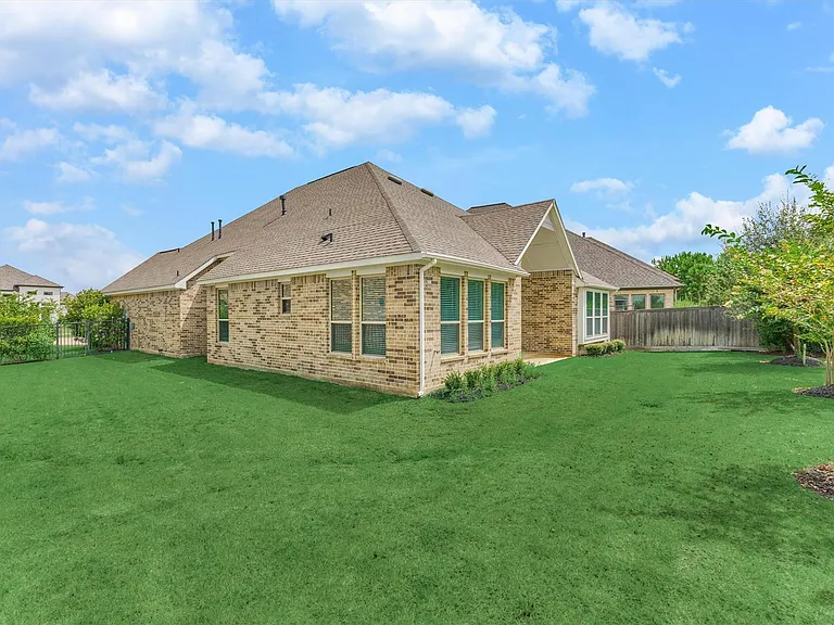 20911 Velvet Wing Dr — Photo 42