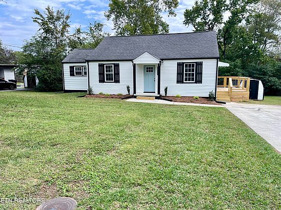 3rd image of 206 N Laurel Cir