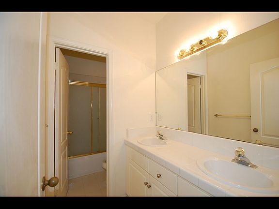 4th image of 5524 W Bluff Ave