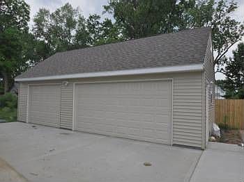 5th image of 3907 Millsbrae Ave