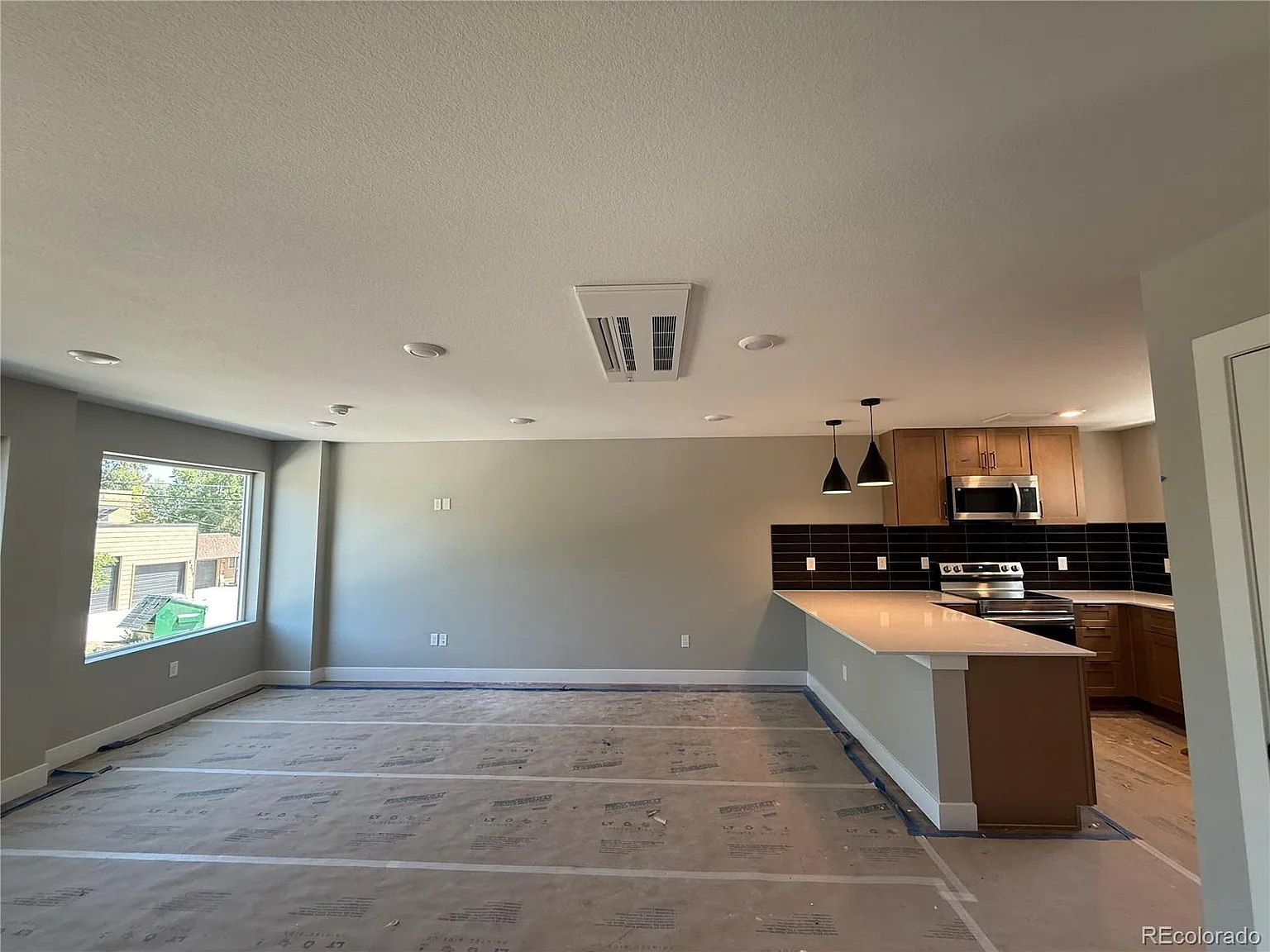 2 bed, 2.5 bath, 1284 sqft, $2,570 — Photo 4