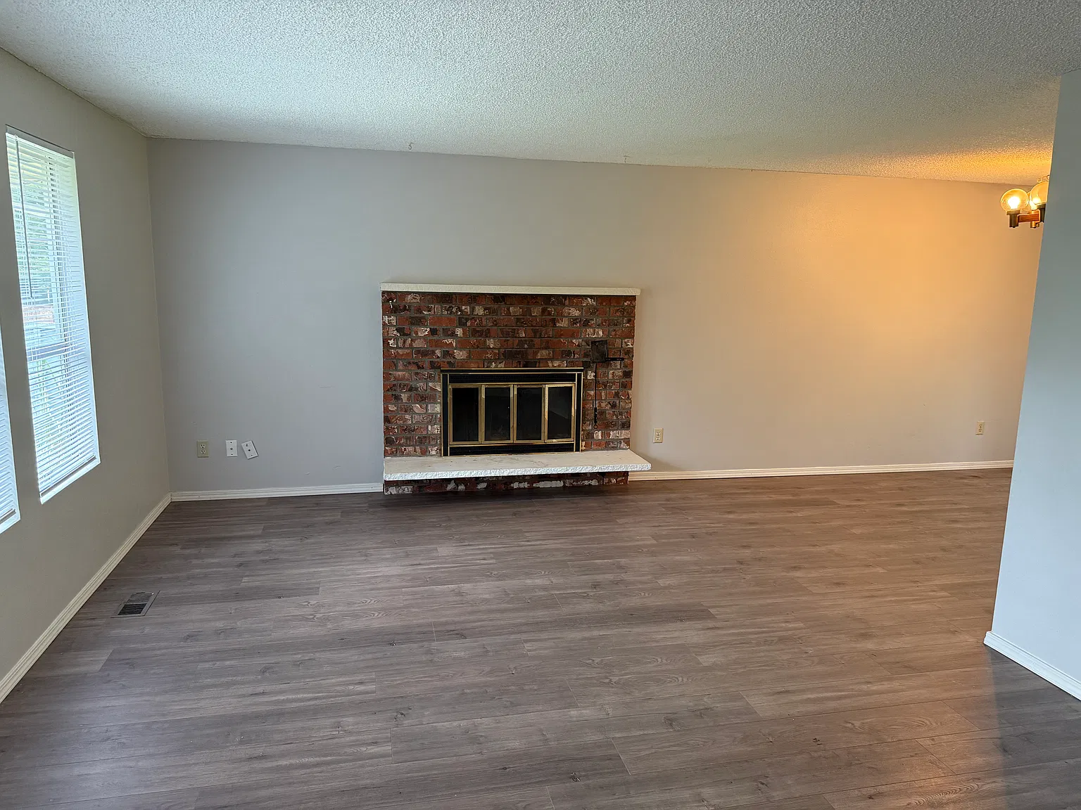 3 bed, 2200 sqft, $3,300 — Photo 2