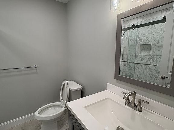 2nd image of 164 Orlando Blvd