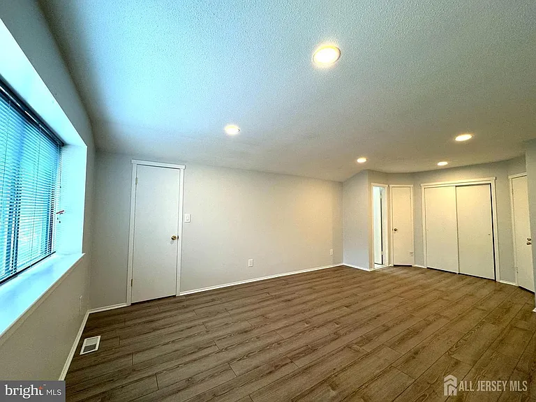 104 Sayre Dr — Photo 27