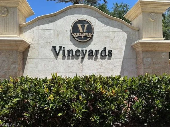 93 Silver Oaks CIR #3-101, NAPLES, FL 34119