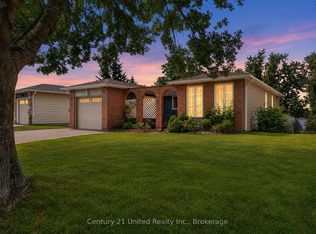 2121 Meadowview Rd, Peterborough, ON K9L 1S5