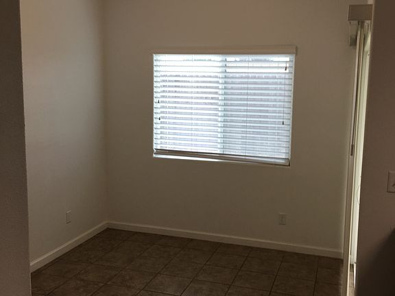 4th image of 393 Joya Dr