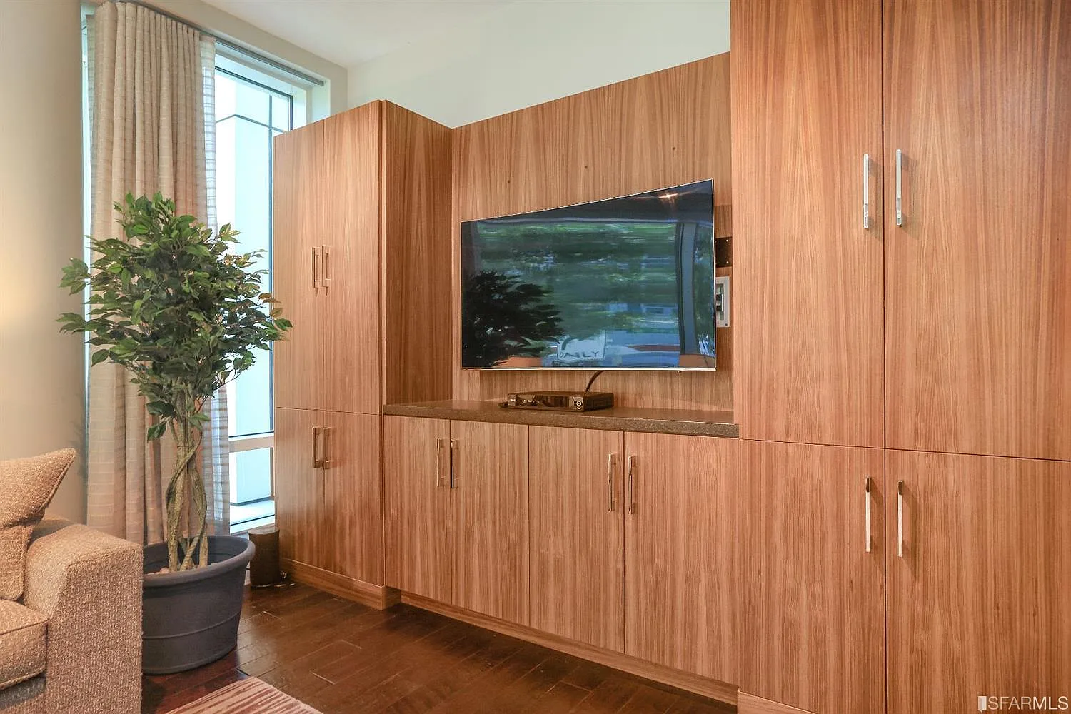 2 bed, 2.0 bath, 1724 sqft, $10,000 — Photo 3