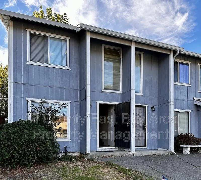 2 bed, 1.5 bath, 1023 sqft, $2,095 — Photo 1