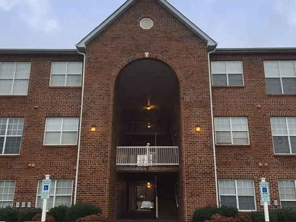 2nd image of 514 Coapman St #3L