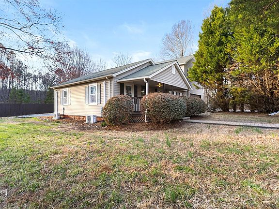 2nd image of 1751 Robert Martin Rd