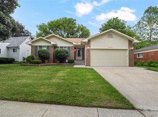 25134 Ann Arbor Trl, Dearborn Heights, MI 48127