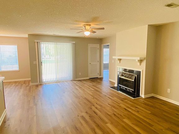 4th image of 2922 Mulberry Ln Unit B