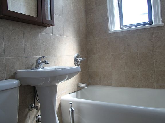 4th image of 2530 44th St APT 4