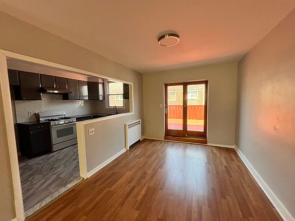 3rd image of 4415 Teesdale St