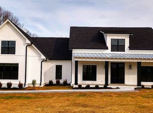 1607 Highway 52 W, Westmoreland, TN 37186