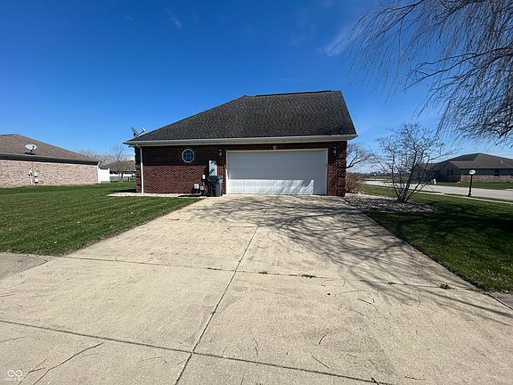 5th image of 9162 Janelle Dr