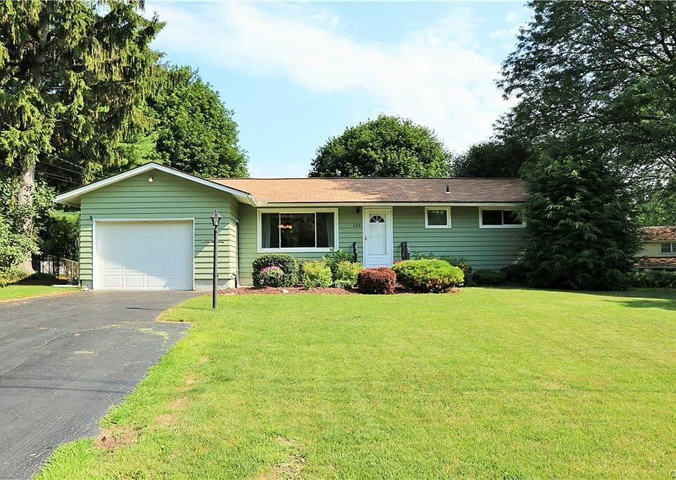 1st image of 209 Canterbury Dr