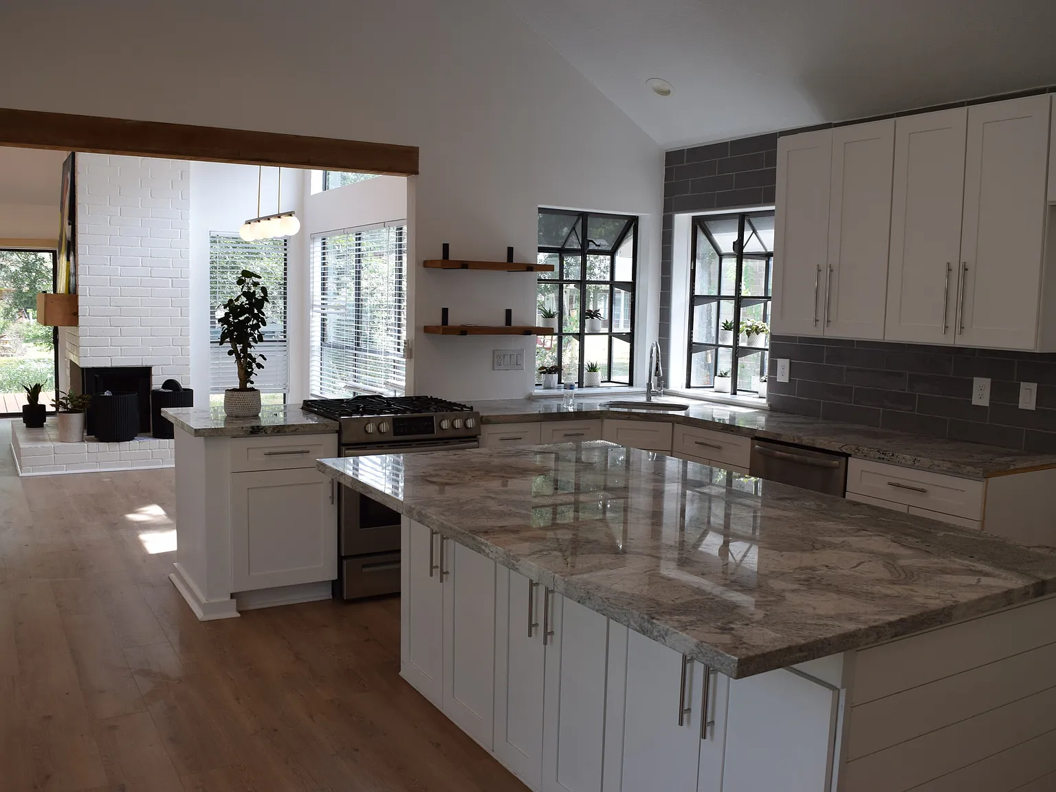 3 bed, 1582 sqft, $2,060 — Photo 3