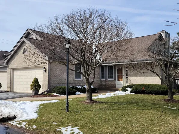 1925 Springbrook N #D, Waukesha, WI 53186