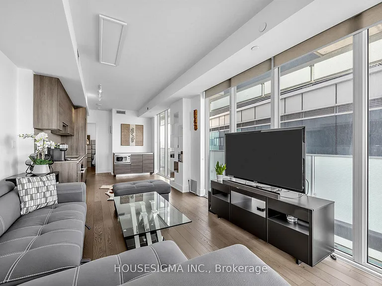 200 Bloor St W #2109 — Photo 4