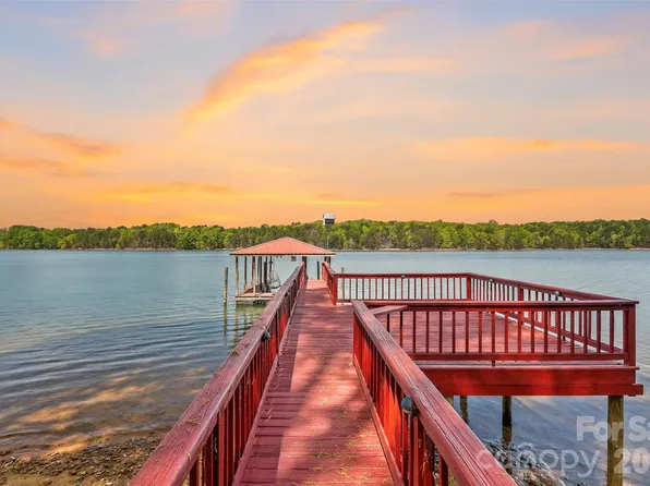 139 Hawkes Point Dr, Troutman, NC 28166