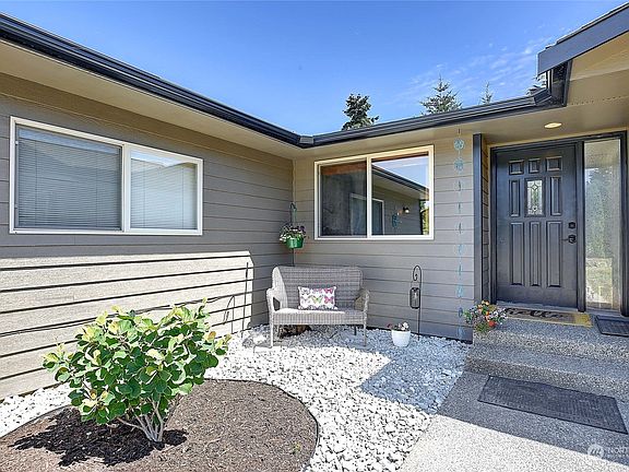 3rd image of 1549 Carol Street