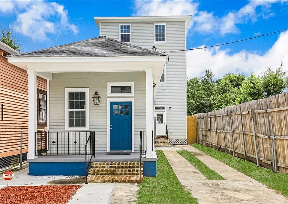1st image of 831 Newton St