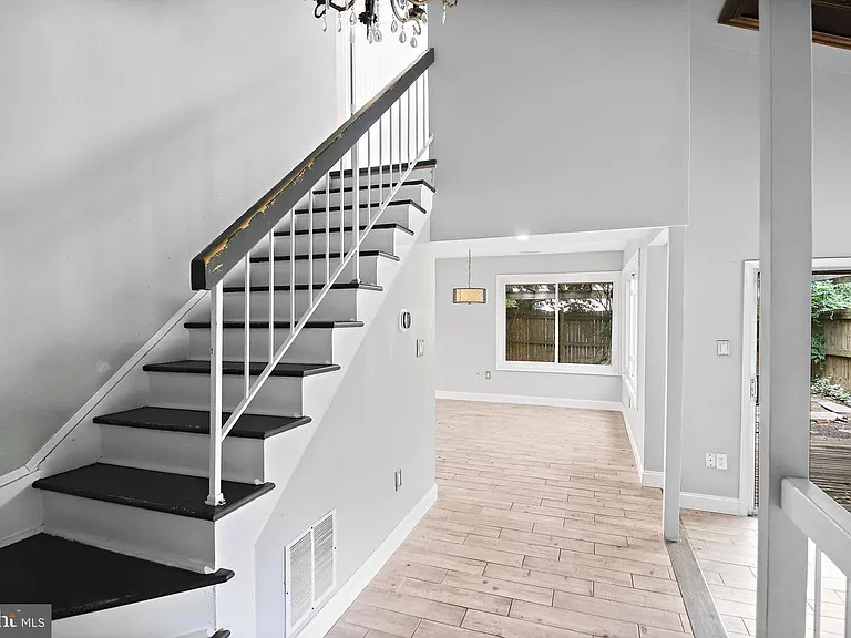 511 Avondale Dr — Photo 12