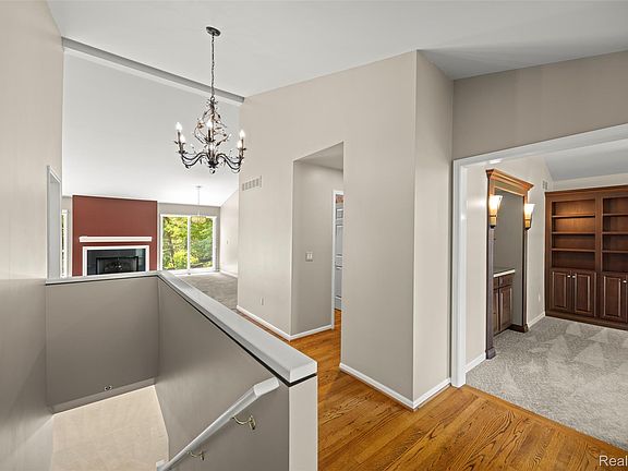 5th image of 4791 Roundtree Dr