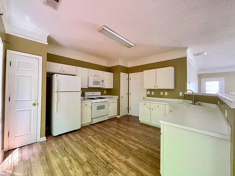 3425 Oxwell Dr — Photo 8