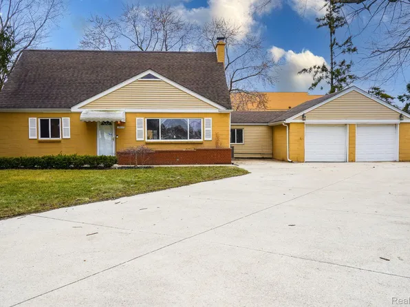 21865 S Tuller Ct, Southfield, MI 48076