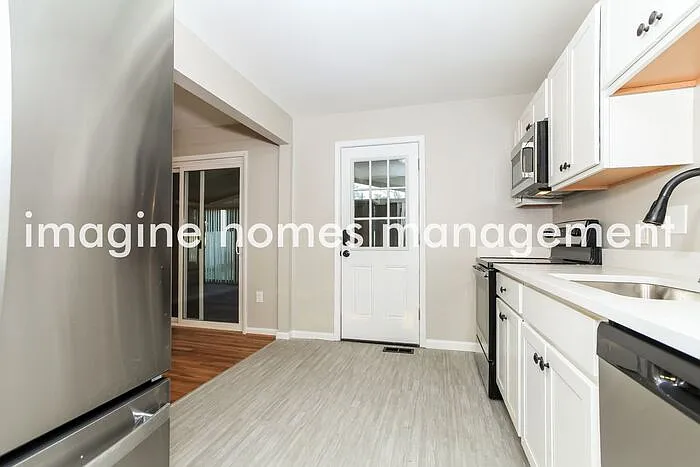732 Fairborn Rd — Photo 7