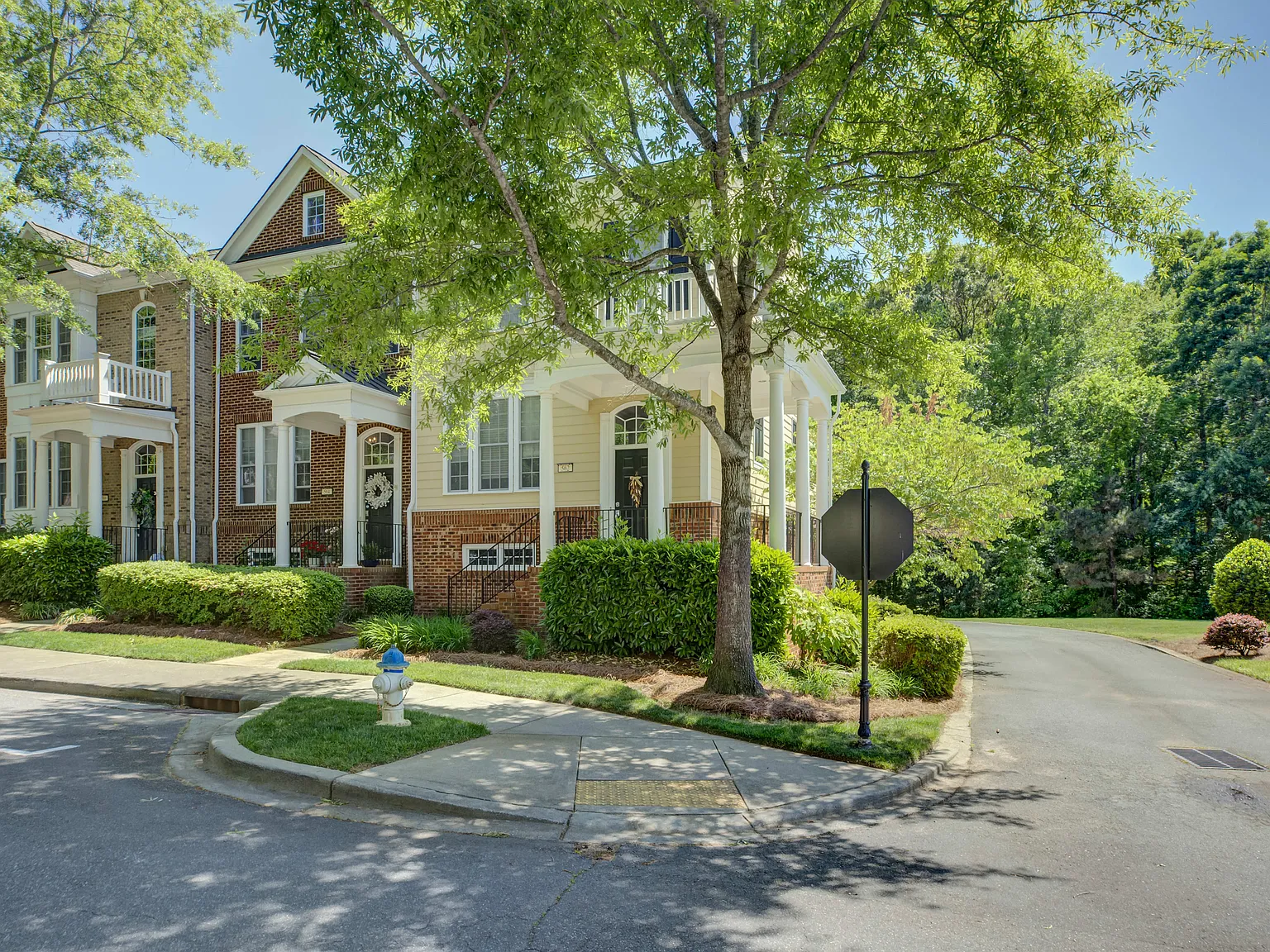 3 bed, 3.5 bath, 1848 sqft, $3,000 — Photo 2