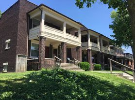 E 19th Ave 318-326 NPR