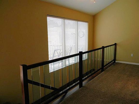 4th image of 325 Highland Pointe Dr