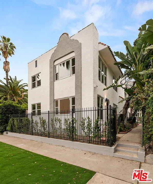 Building Photo - 5729 Carlton Way #1/2