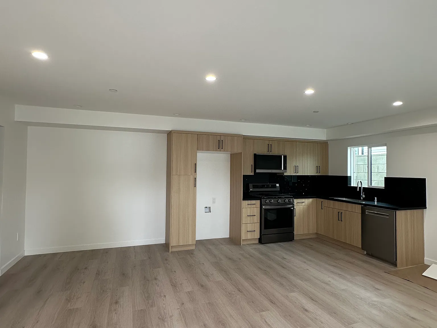 1 bed, $2,300 — Photo 2