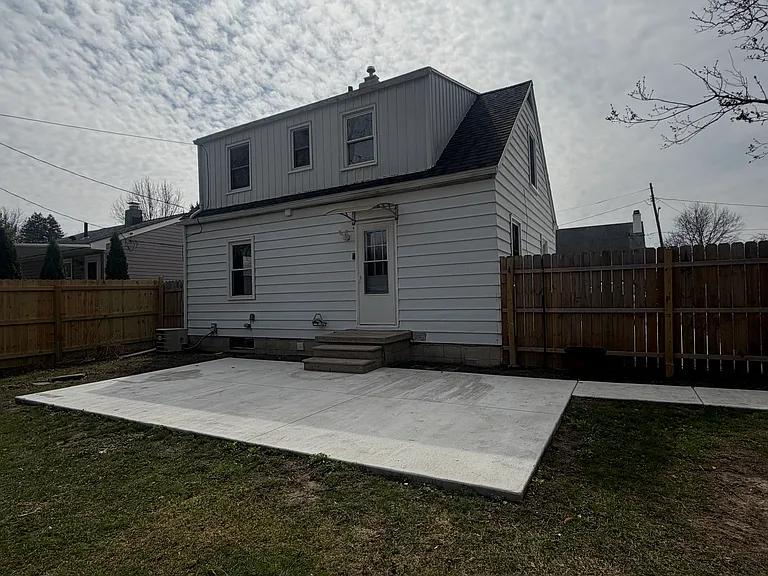 Askin St — Photo 3