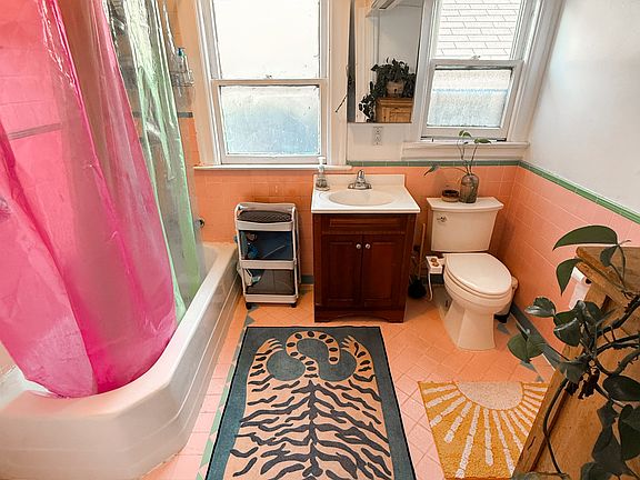 5th image of 3430 Magnolia St